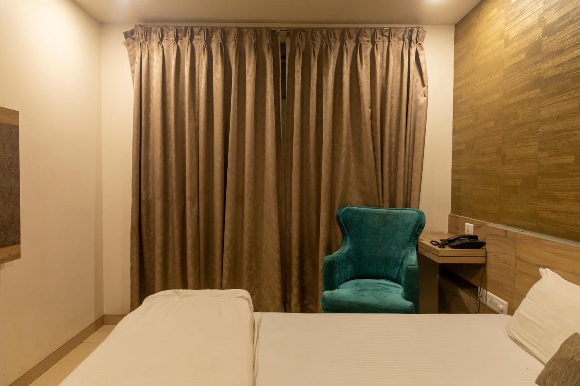 Adarsh Palace Hotel Bhopal Exterior foto